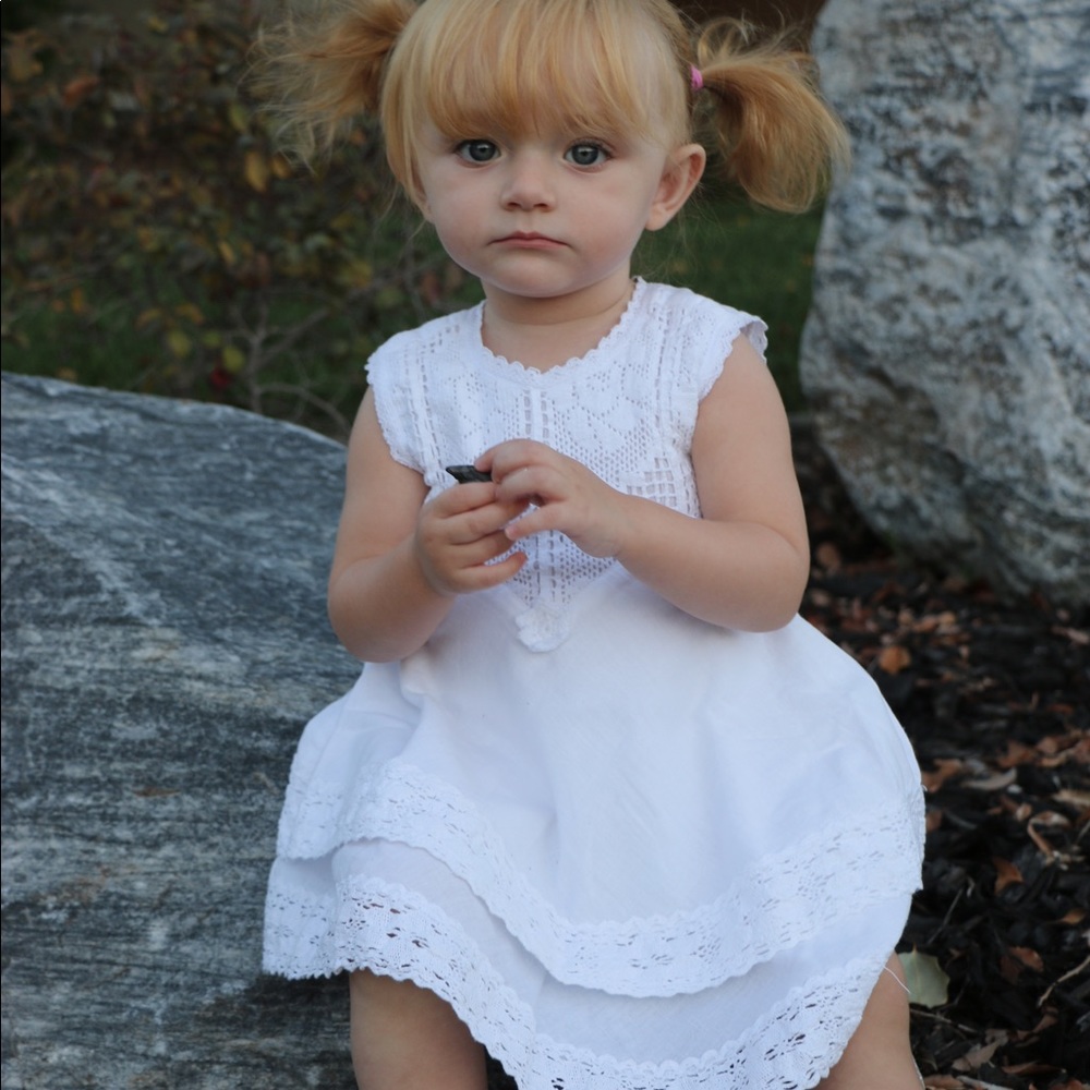 Beautiful white dress from Coco in Cannes 12-18 mo